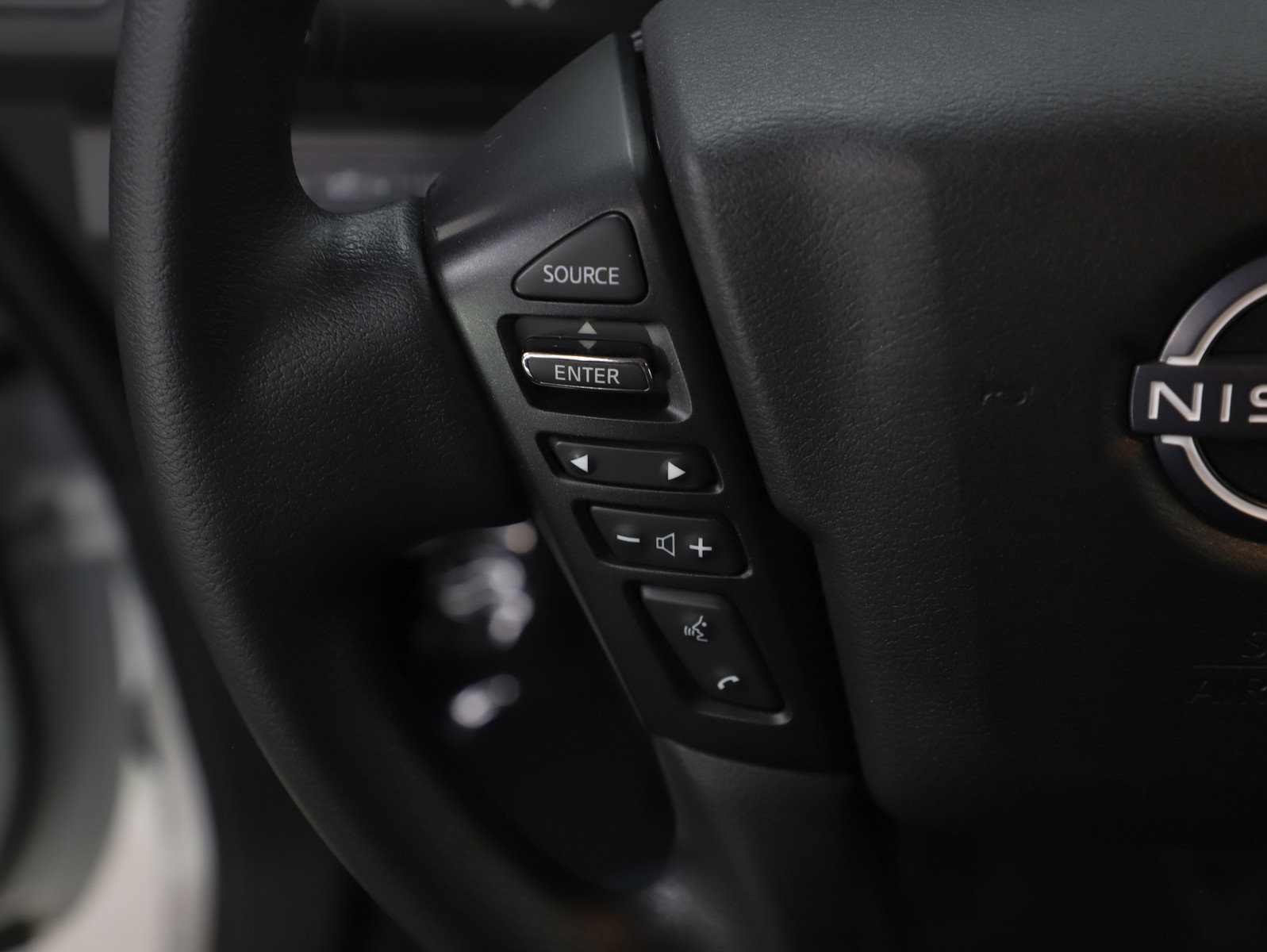 Used 2024 Nissan Frontier S w/ Technology Package image 15