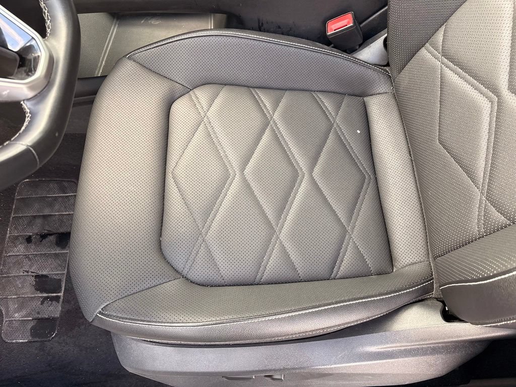 Used 2025 Volkswagen Atlas SE FWD image 24