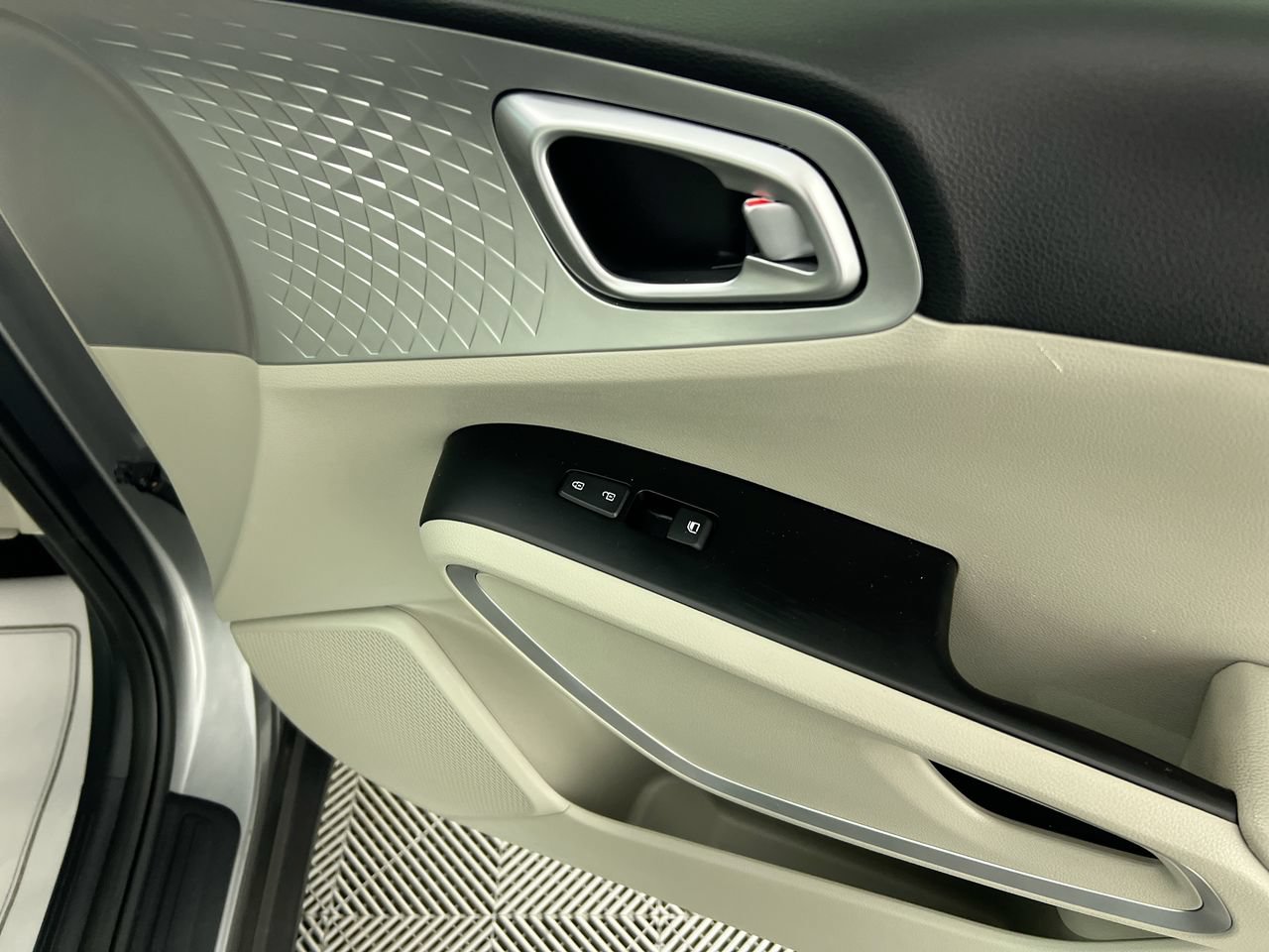 Used 2023 Kia Soul LX w/ LX Technology Package FWD image 29