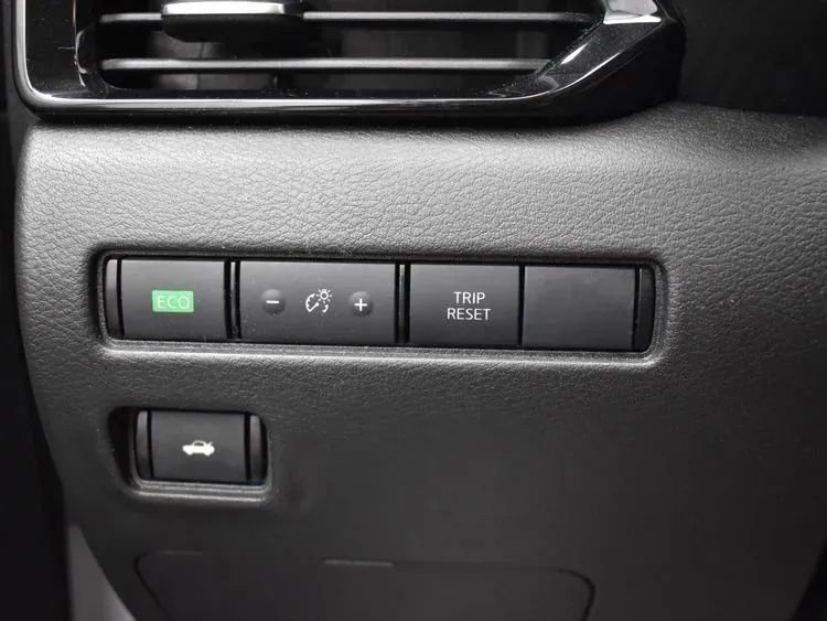 Used 2024 Nissan Sentra SV FWD image 21