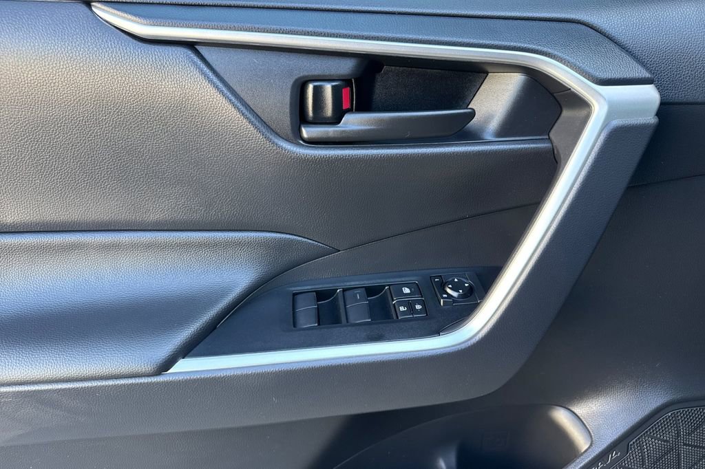 Certified 2025 Toyota RAV4 LE AWD/4WD image 10