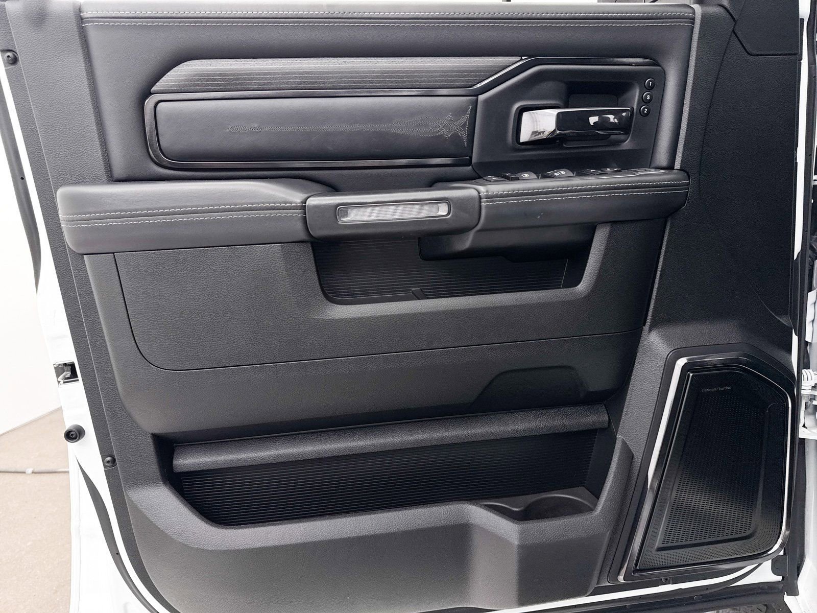 Used 2023 RAM 2500 Limited image 27