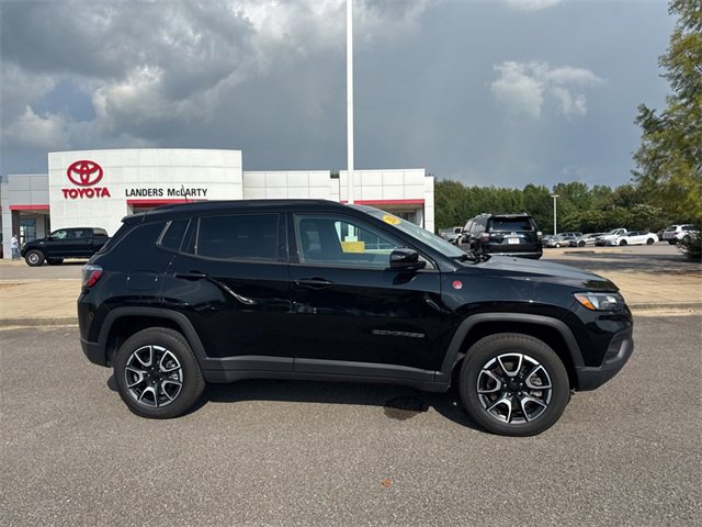 Used 2024 Jeep Compass Trailhawk image 2