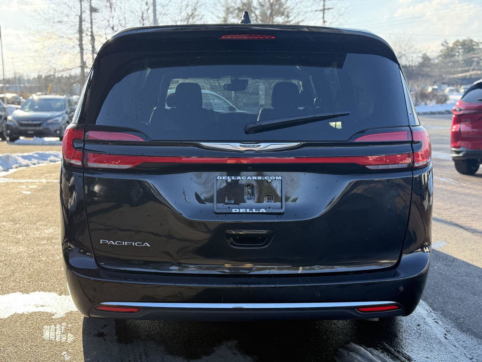 Used 2023 Chrysler Pacifica Touring image 6