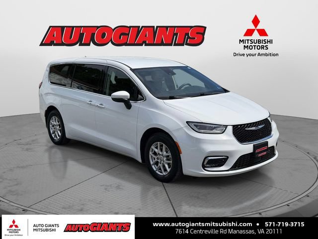 Used 2023 Chrysler Pacifica Touring-L FWD image 1
