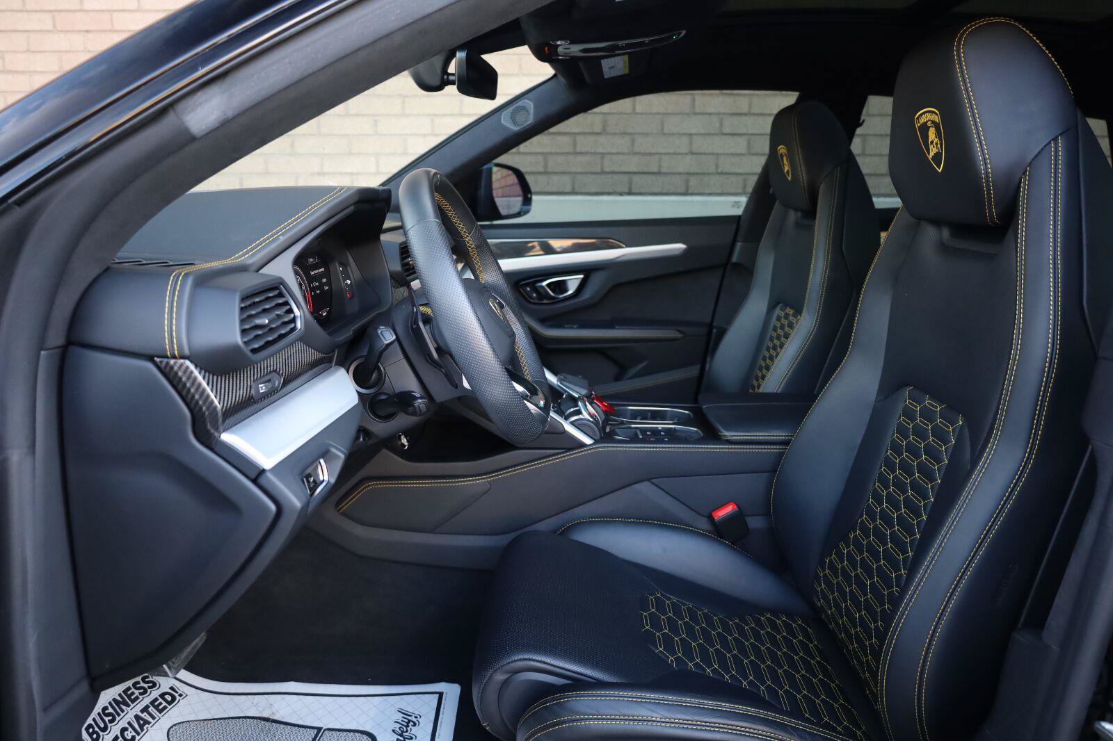 Used 2021 Lamborghini Urus AWD/4WD image 25