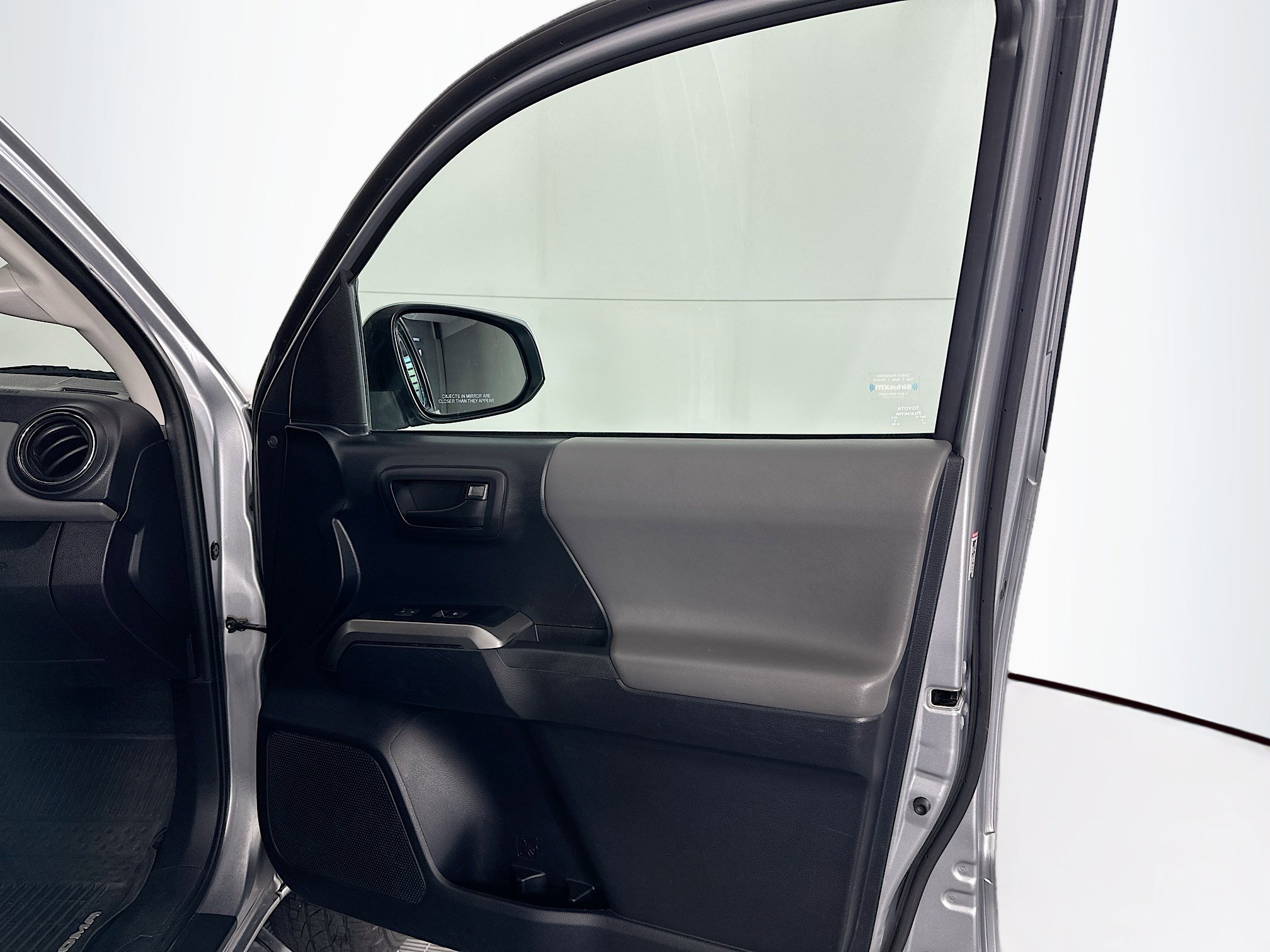 Used 2019 Toyota Tacoma SR5 RWD image 29