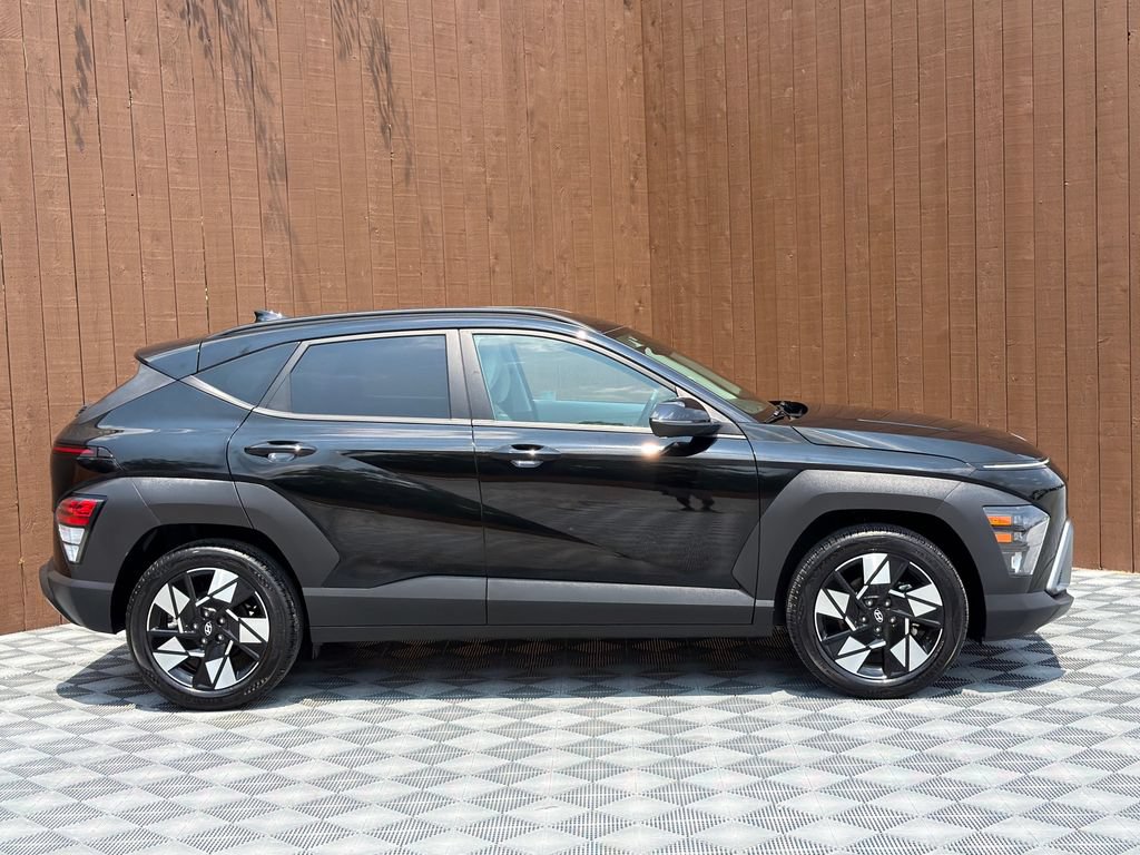 Used 2025 Hyundai Kona SEL FWD image 12