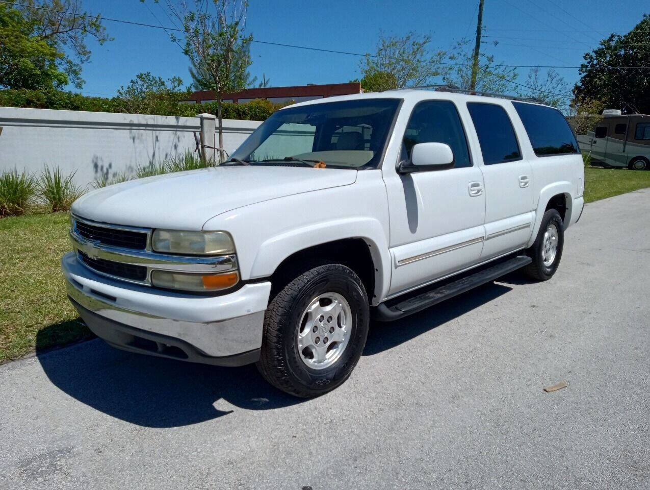 Used 2002 Chevrolet Suburban LT image 12