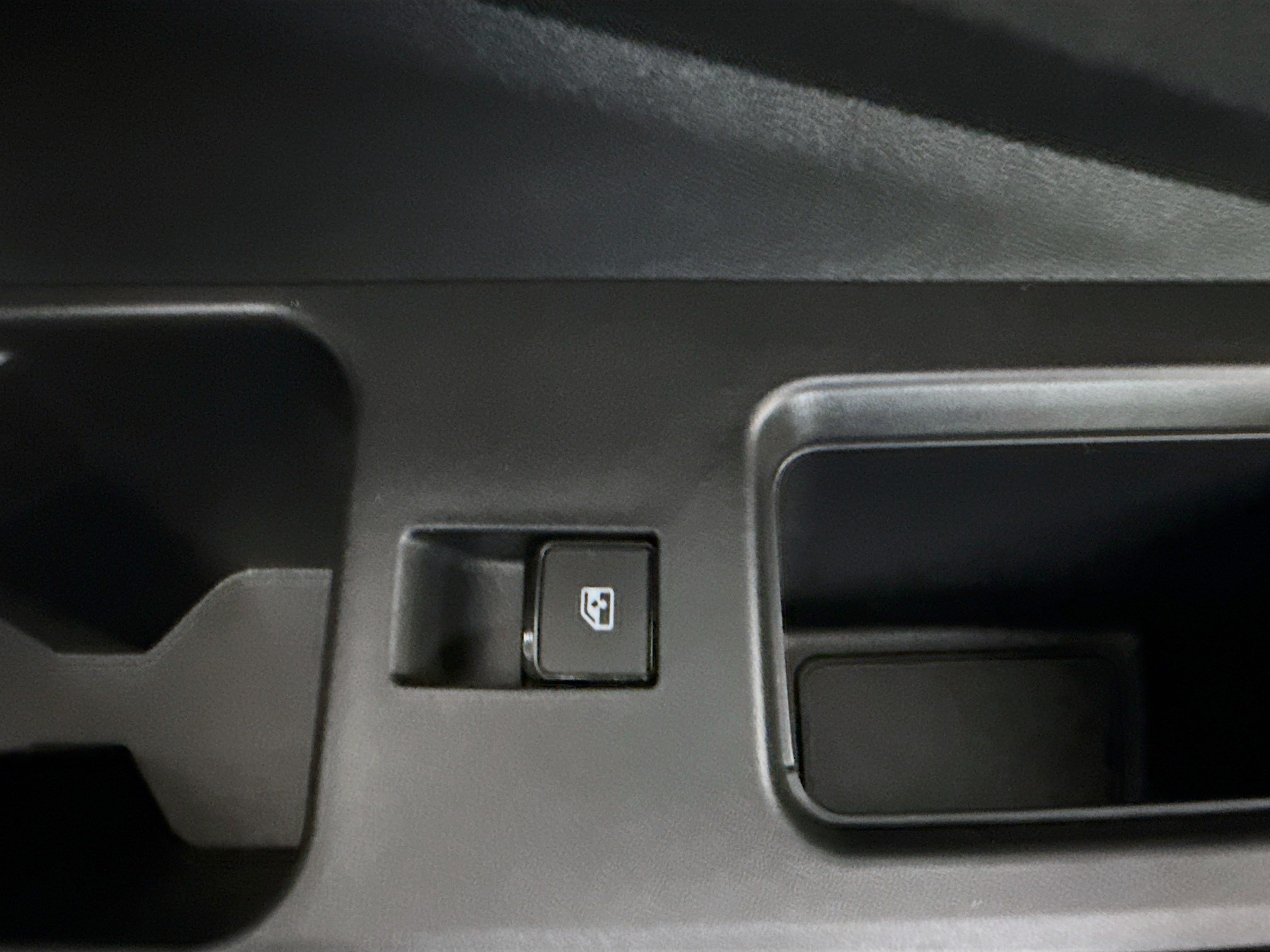 Used 2024 Nissan Pathfinder SV FWD image 31