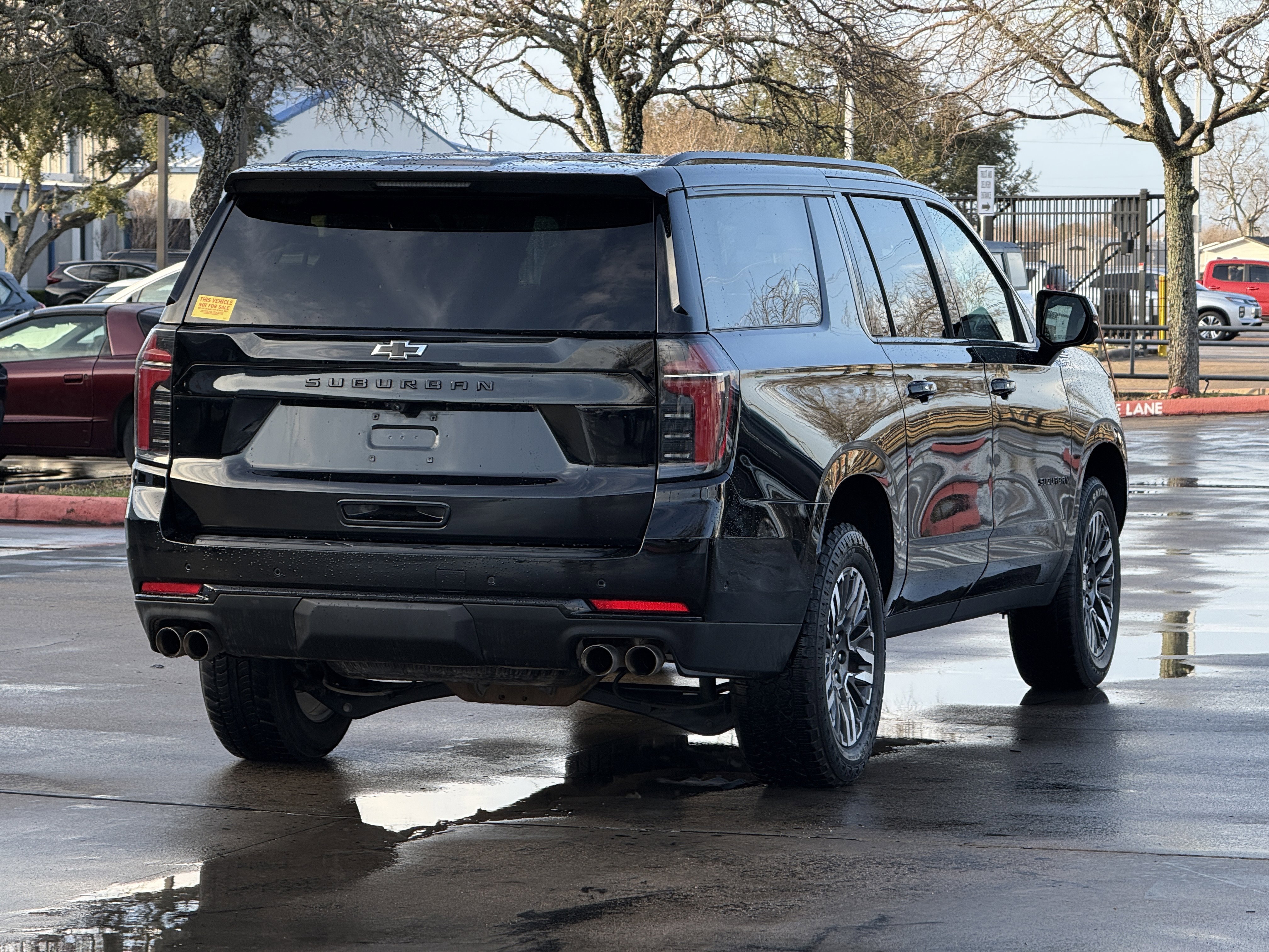 Used 2025 Chevrolet Suburban Z71 image 13