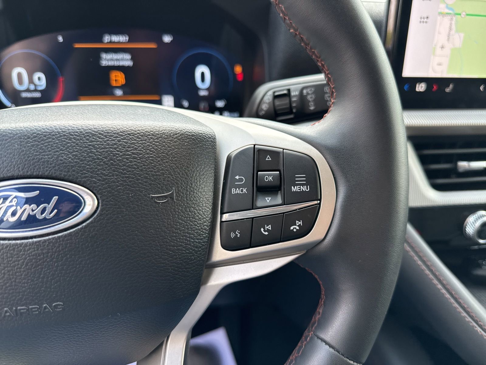 Used 2025 Ford Explorer Active AWD/4WD image 29