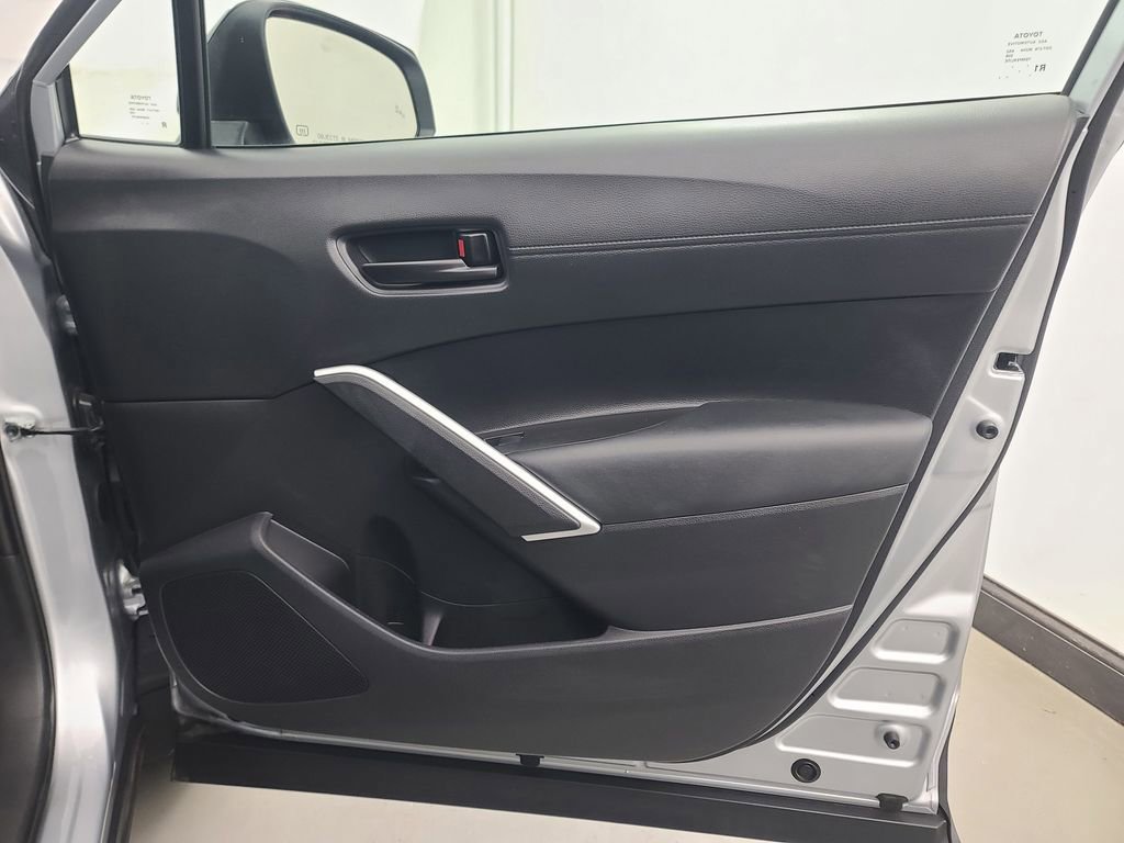 Used 2025 Toyota Corolla Cross LE image 14
