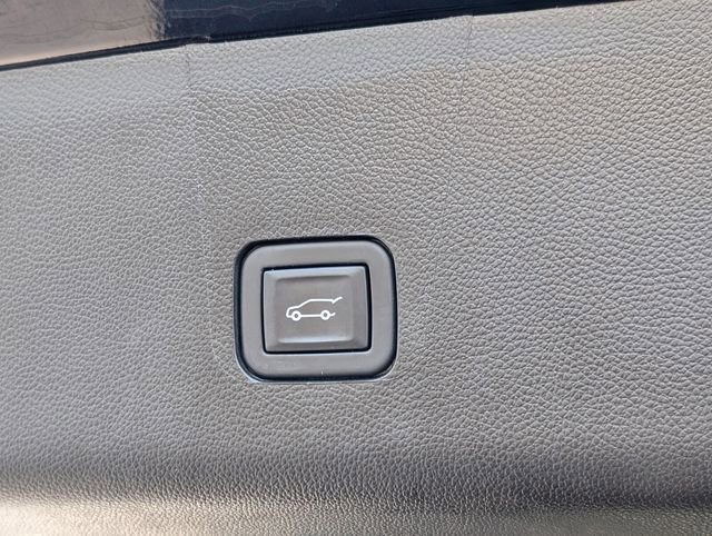 Used 2023 Chevrolet Traverse Premier w/ Redline Edition image 14