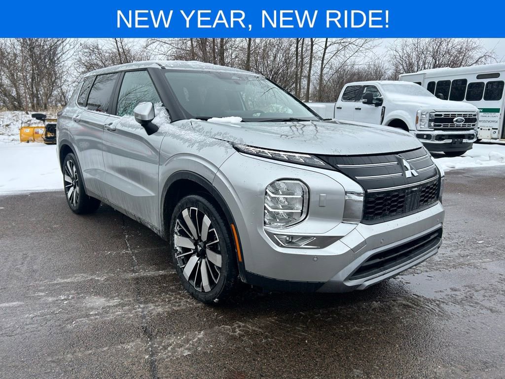 Used 2025 Mitsubishi Outlander SE image 8