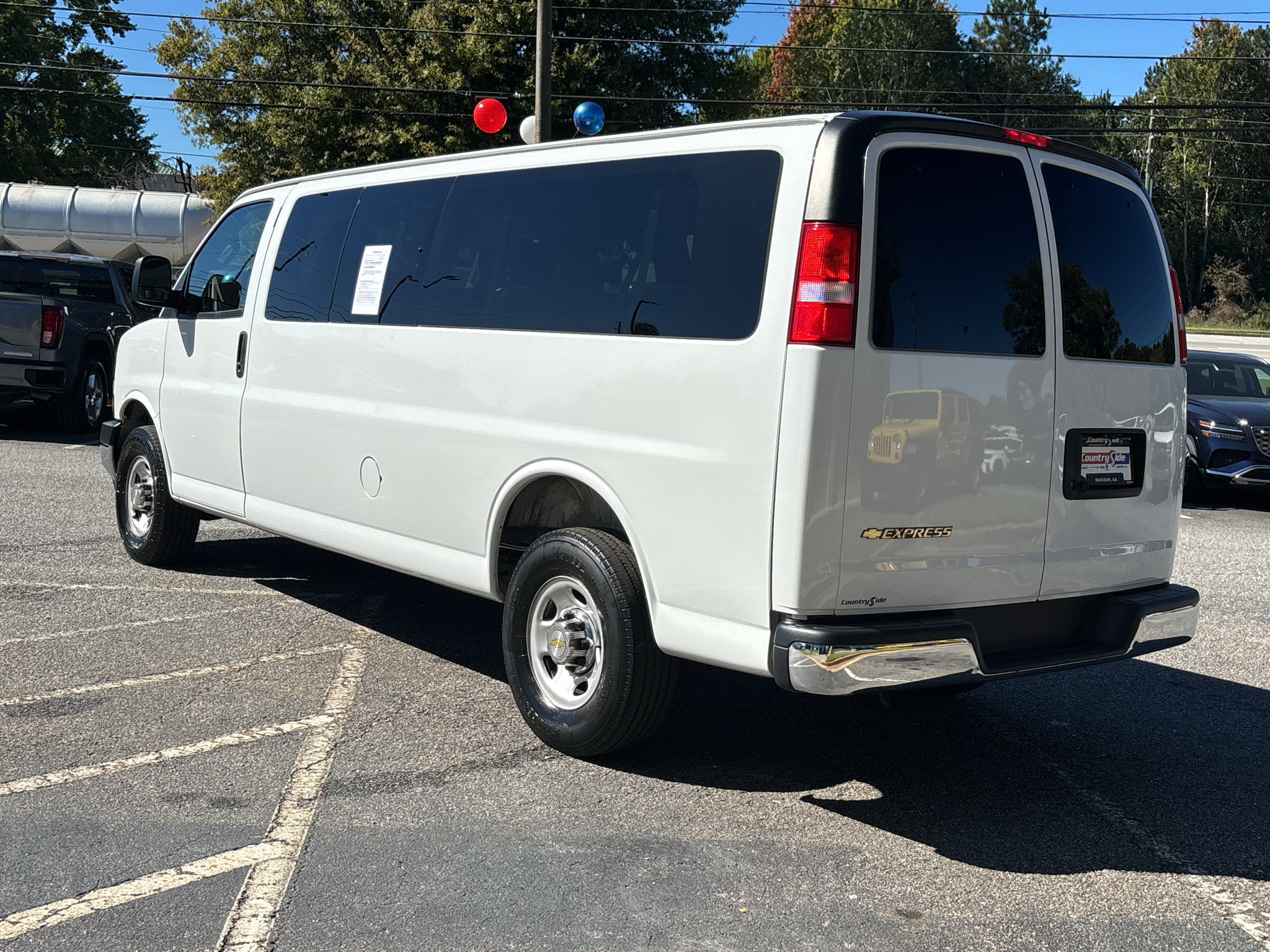 Used 2025 Chevrolet Express 3500 LT w/ LT Preferred Equipment Group RWD image 15
