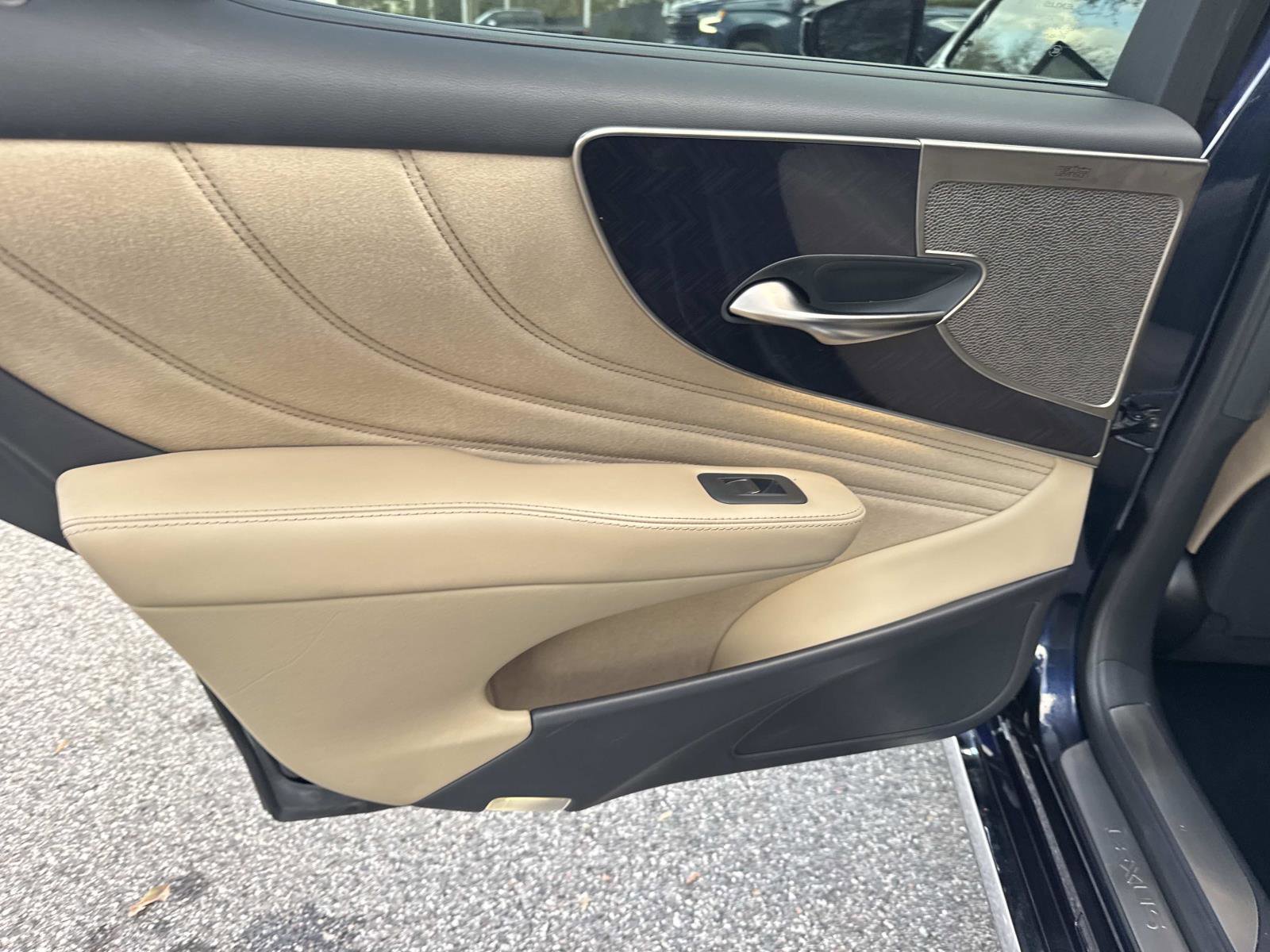 Used 2022 Lexus LS 500 w/ Interior Upgrade Package image 11