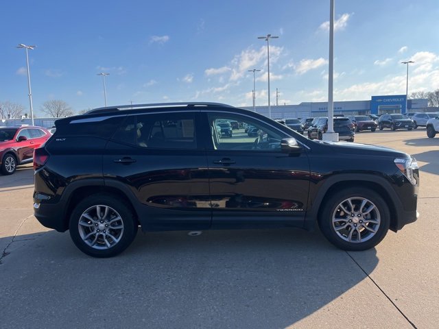 Used 2024 GMC Terrain SLT image 2