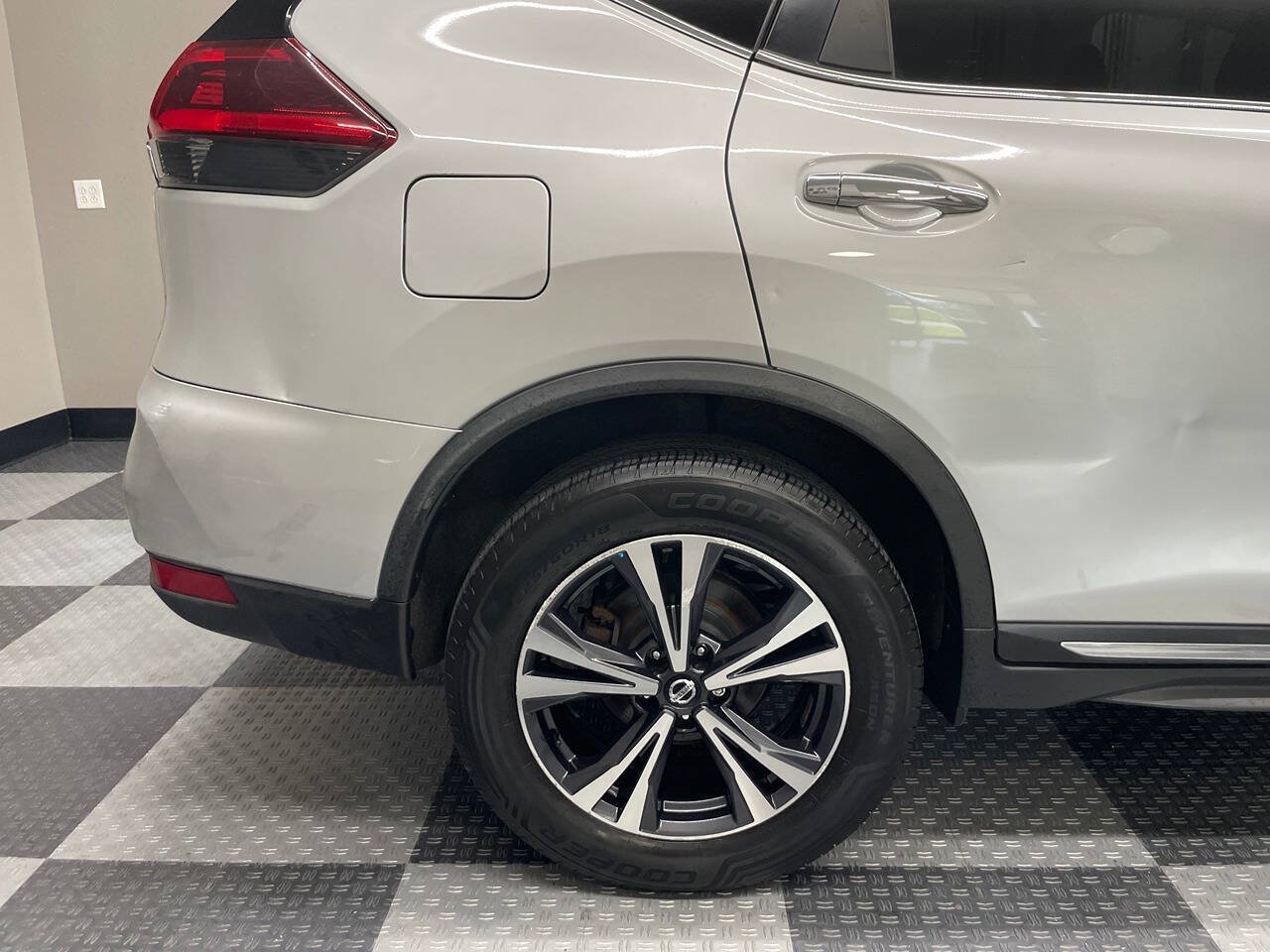 Used 2018 Nissan Rogue SL AWD/4WD image 6