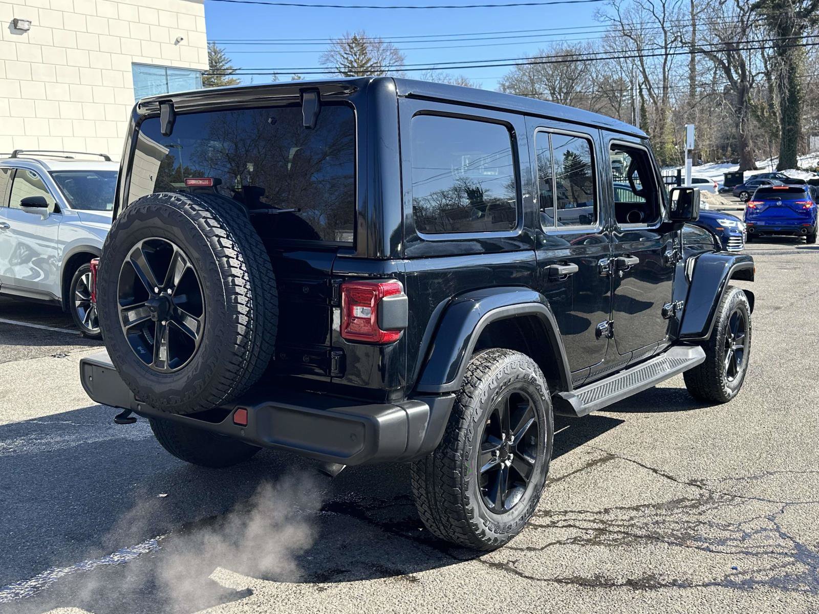 Used 2021 Jeep Wrangler Unlimited Sahara AWD/4WD image 3