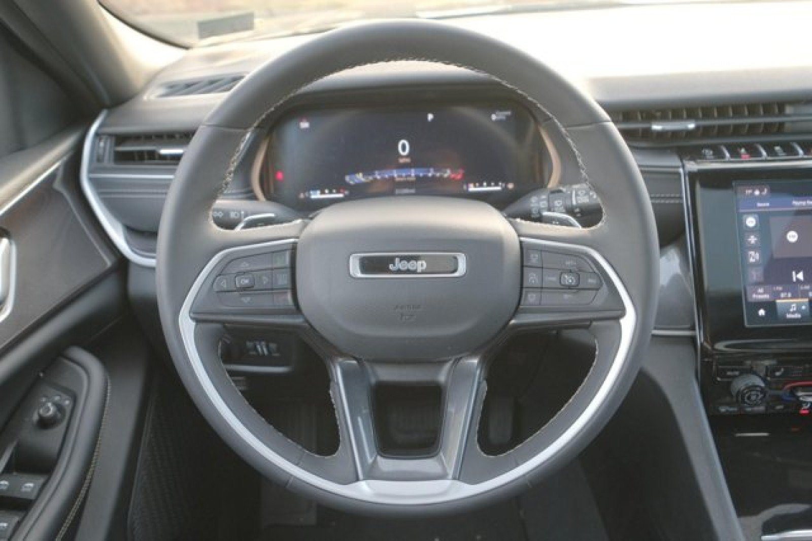 Used 2023 Jeep Grand Cherokee Altitude AWD/4WD image 18