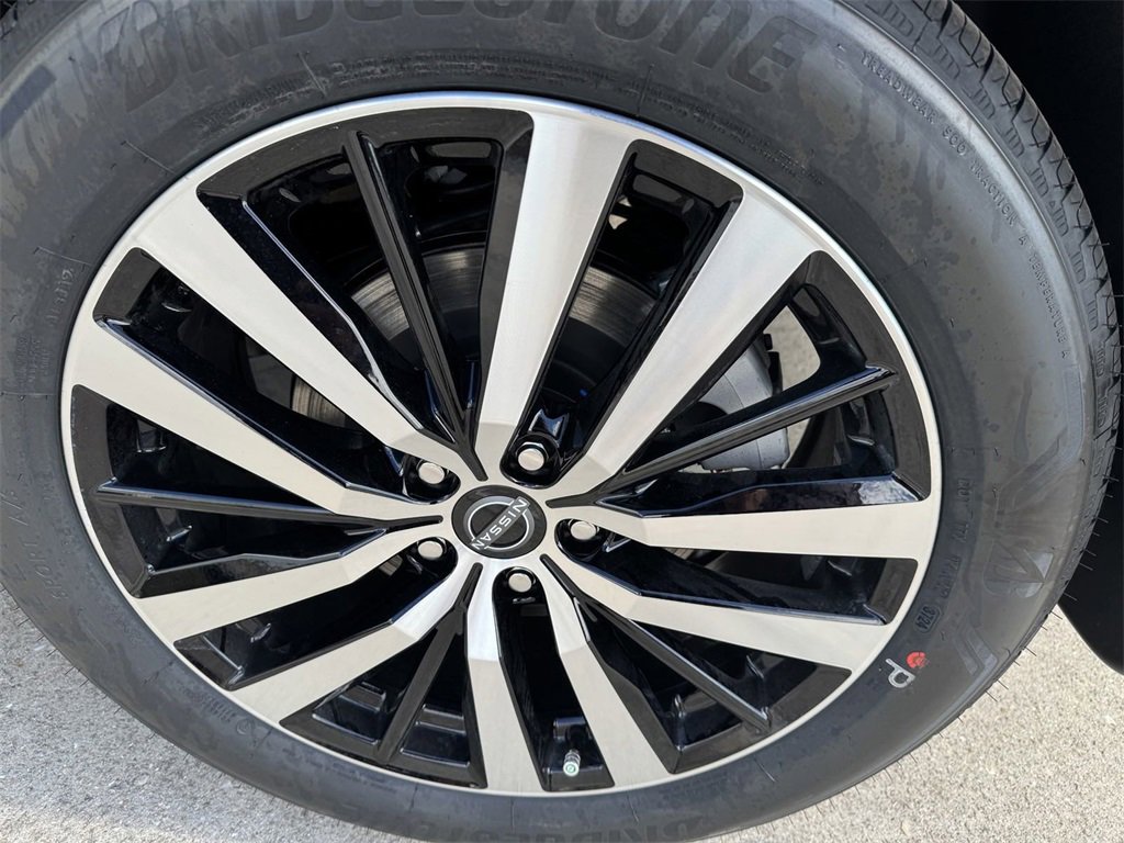 New 2025 Nissan Pathfinder Platinum w/ Lighting Package (N93) image 32