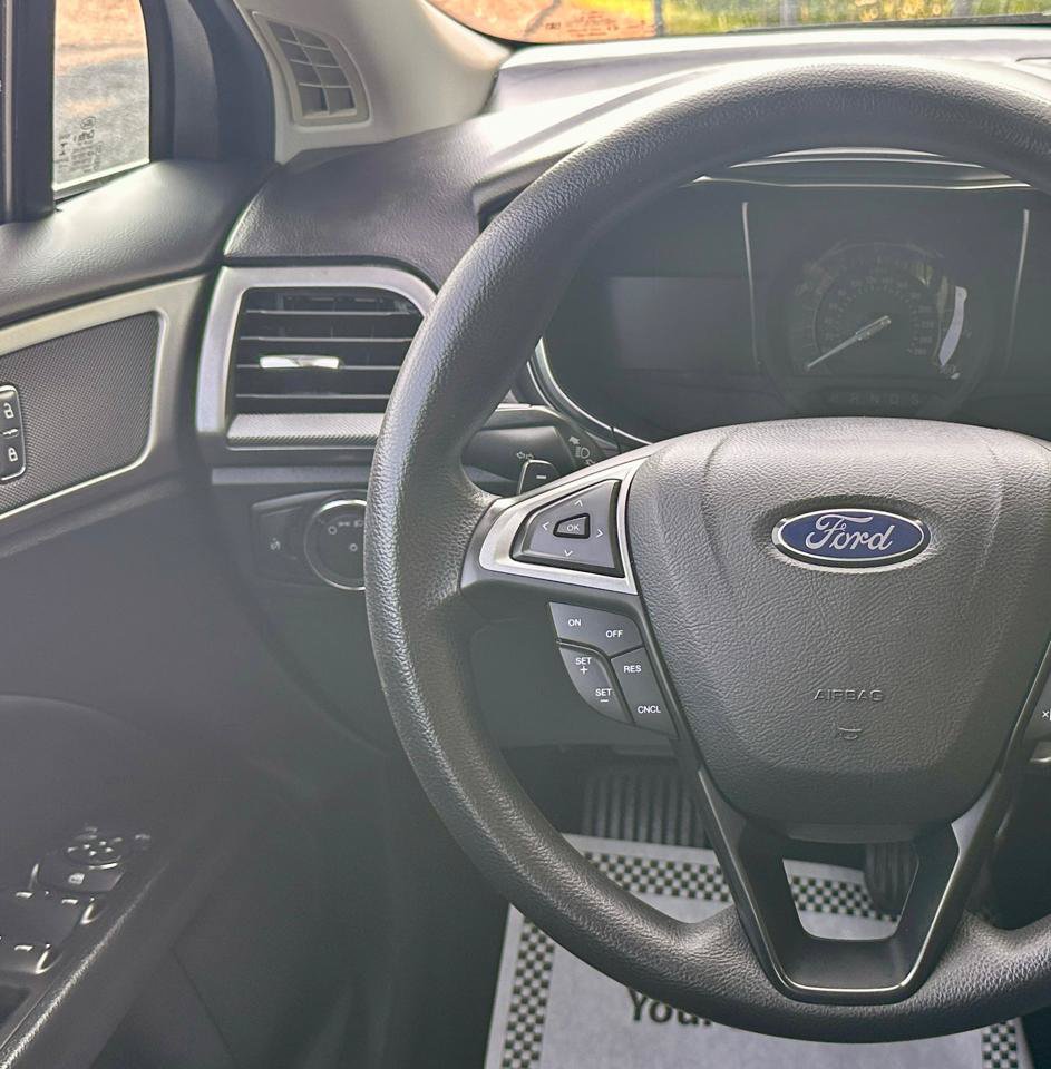 Used 2017 Ford Fusion SE w/ Fusion SE Technology Package FWD image 26