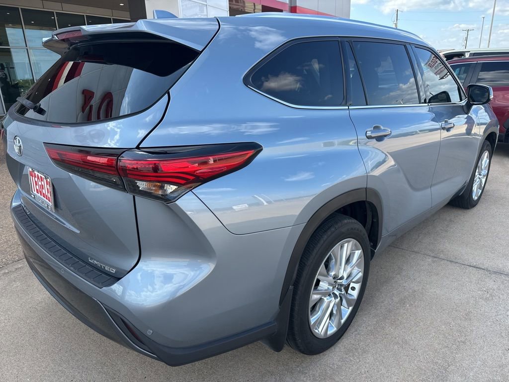 Used 2023 Toyota Highlander Limited image 7