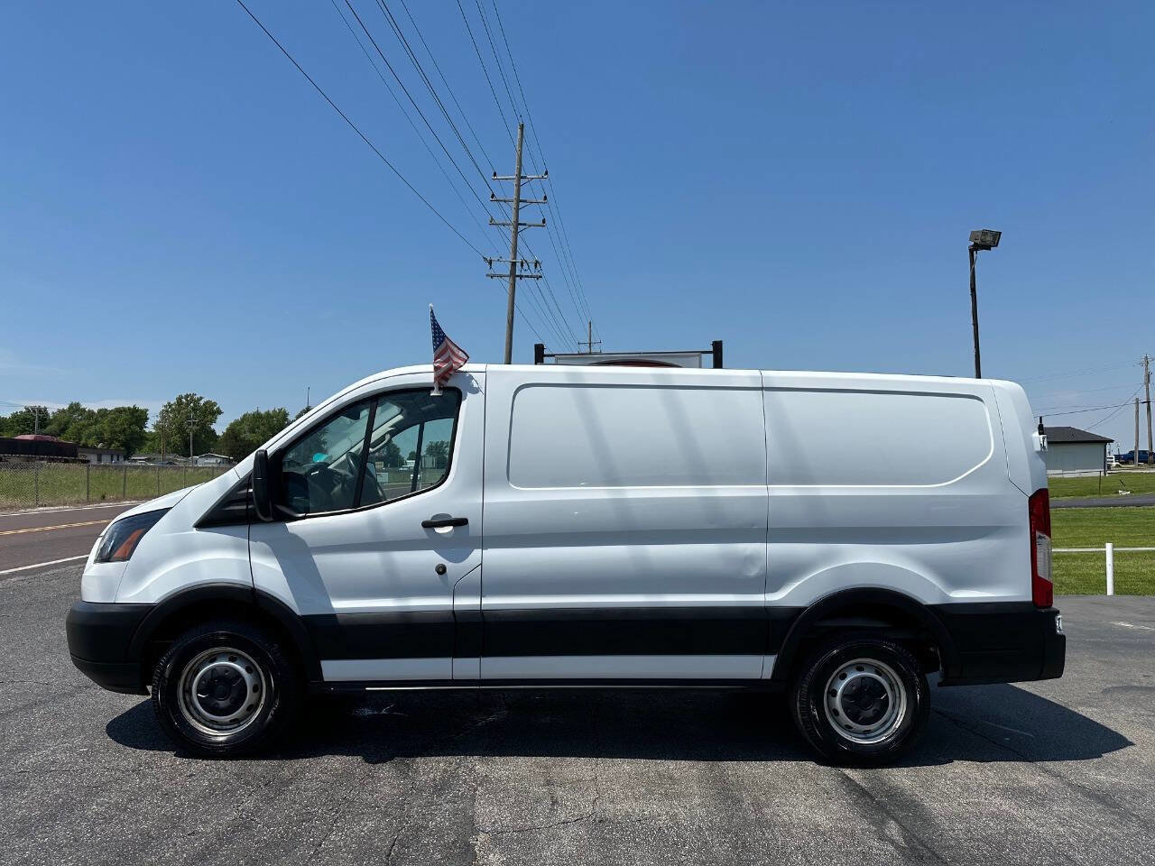 Used 2019 Ford Transit 250 130 Low Roof RWD image 1