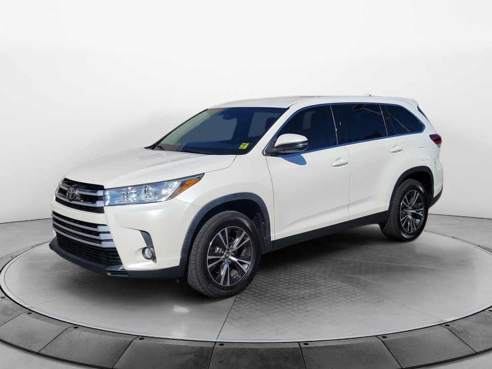 Used 2019 Toyota Highlander Plus FWD image 3