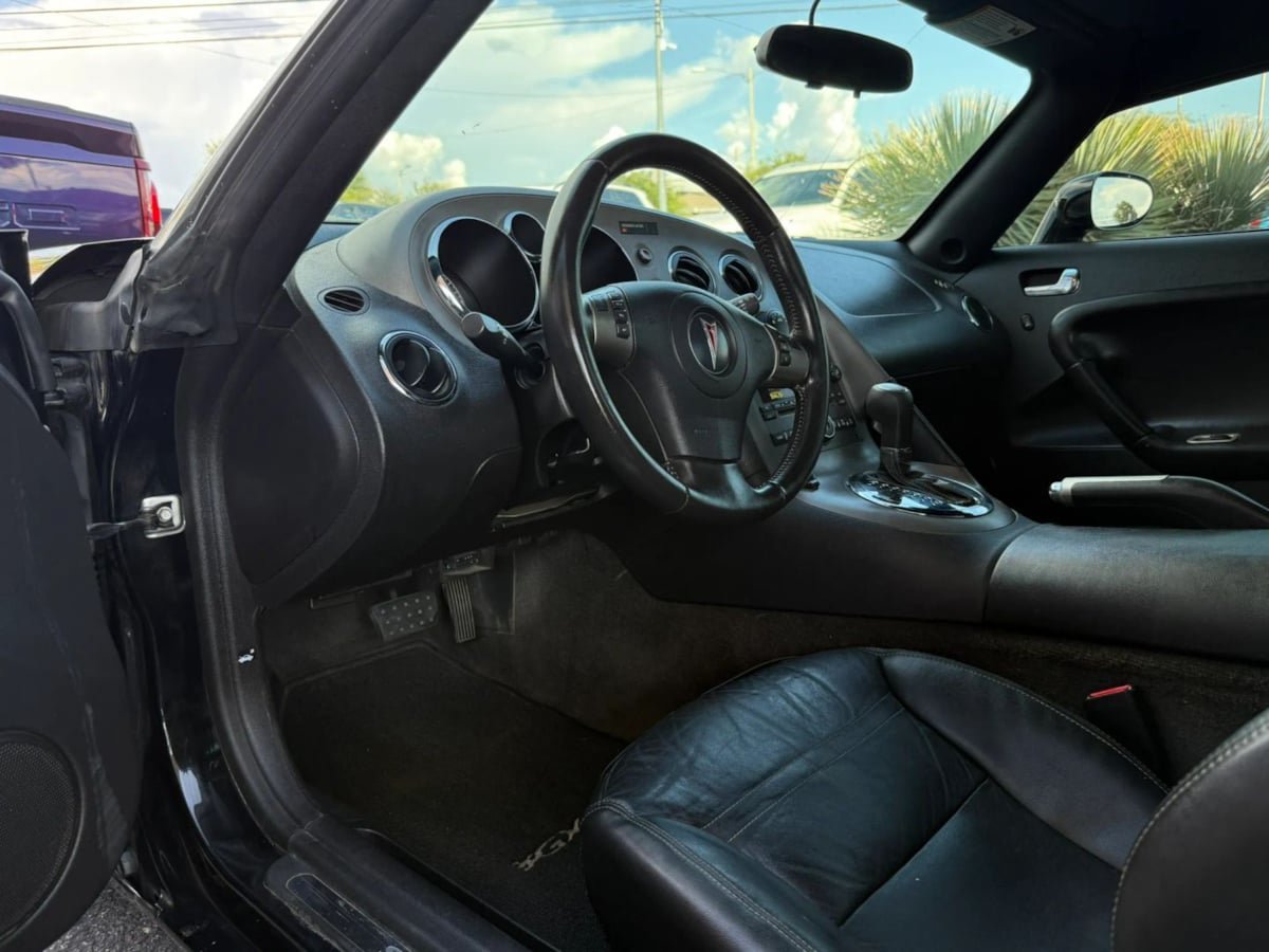 Used 2007 Pontiac Solstice GXP w/ Premium Package RWD image 39