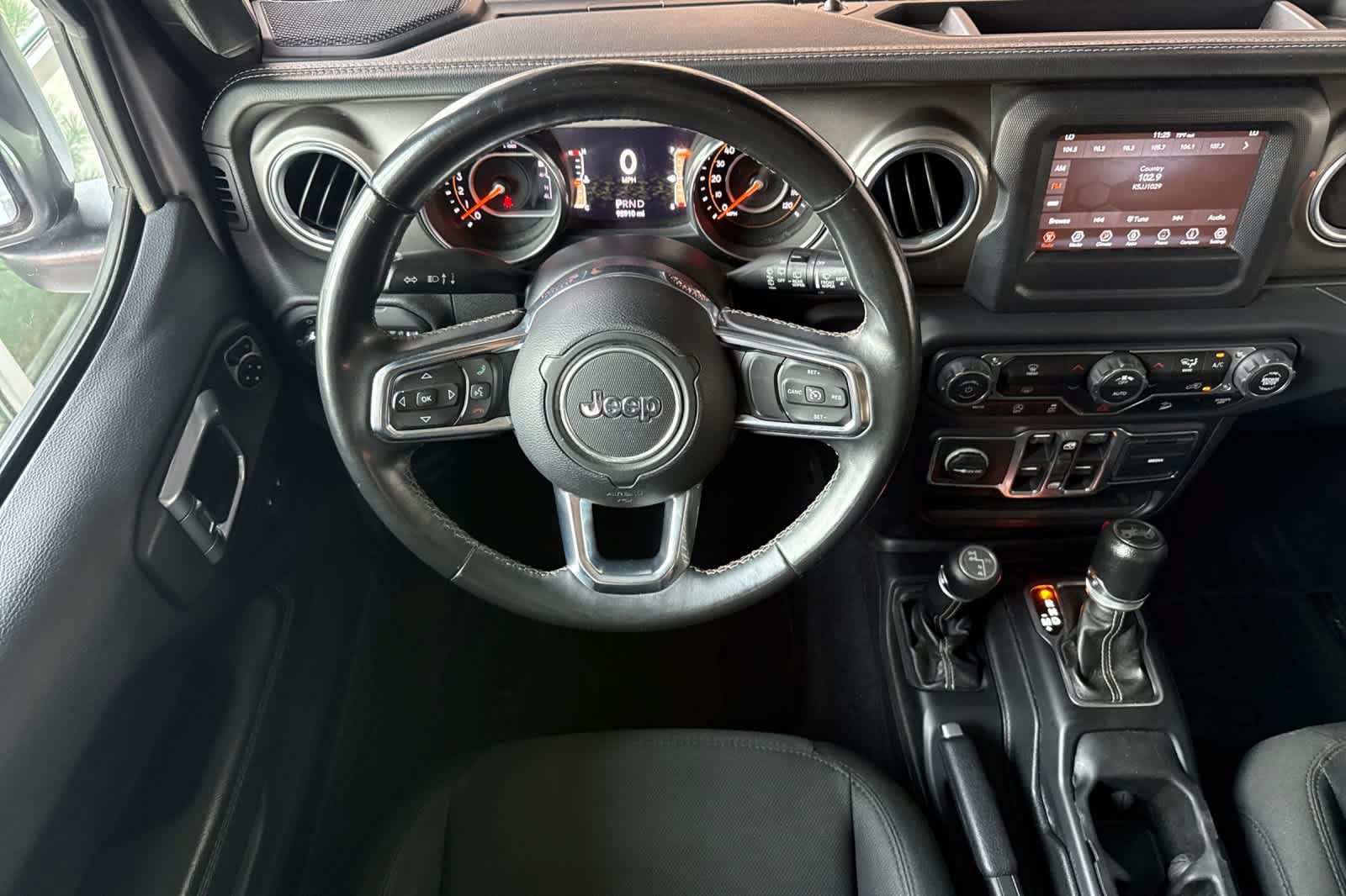 Used 2018 Jeep Wrangler Unlimited Sahara AWD/4WD image 16