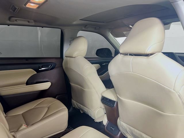 Used 2021 Toyota Highlander XLE image 8
