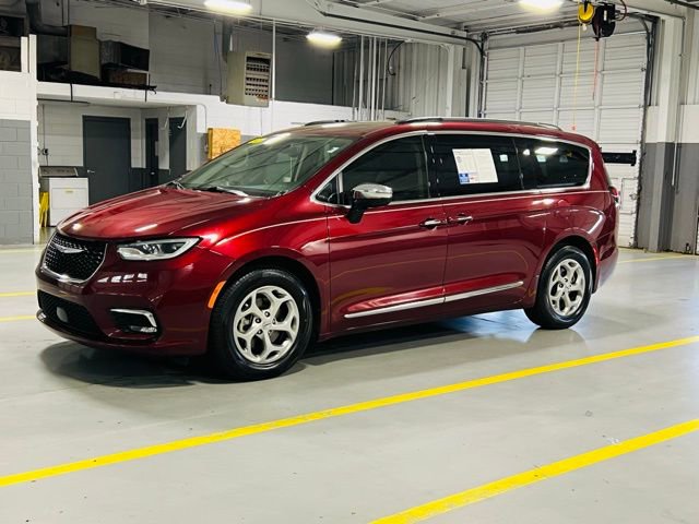 Used 2023 Chrysler Pacifica Limited image 18