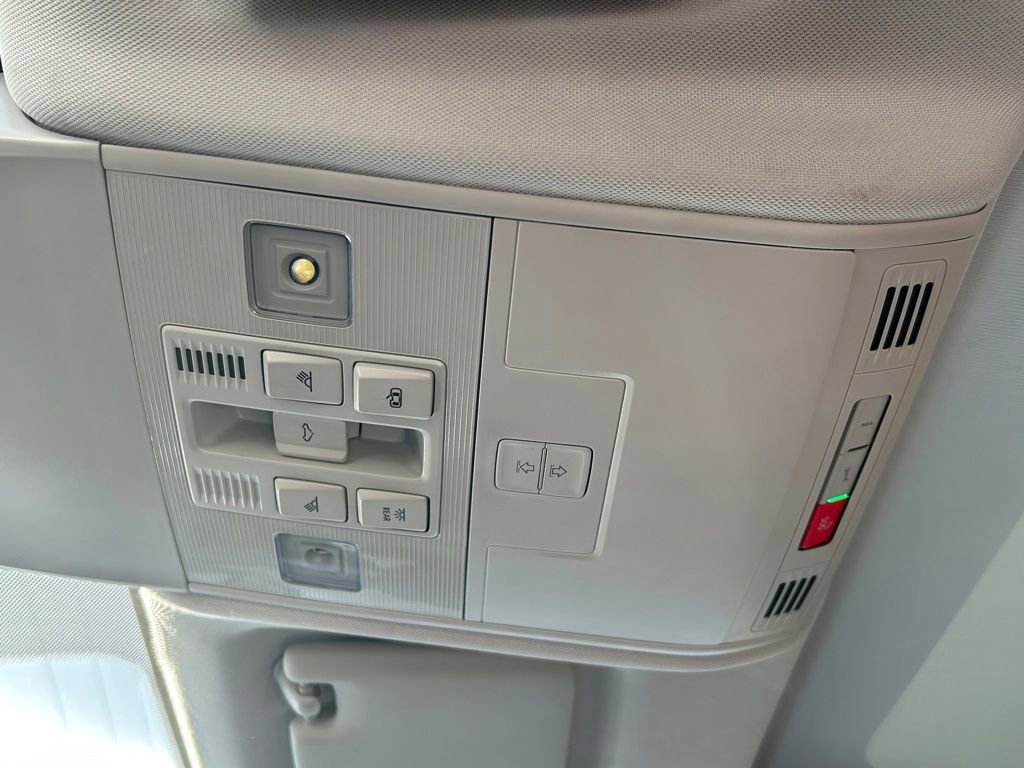 Used 2022 Volkswagen Taos SEL w/ Panoramic Sunroof Package image 29