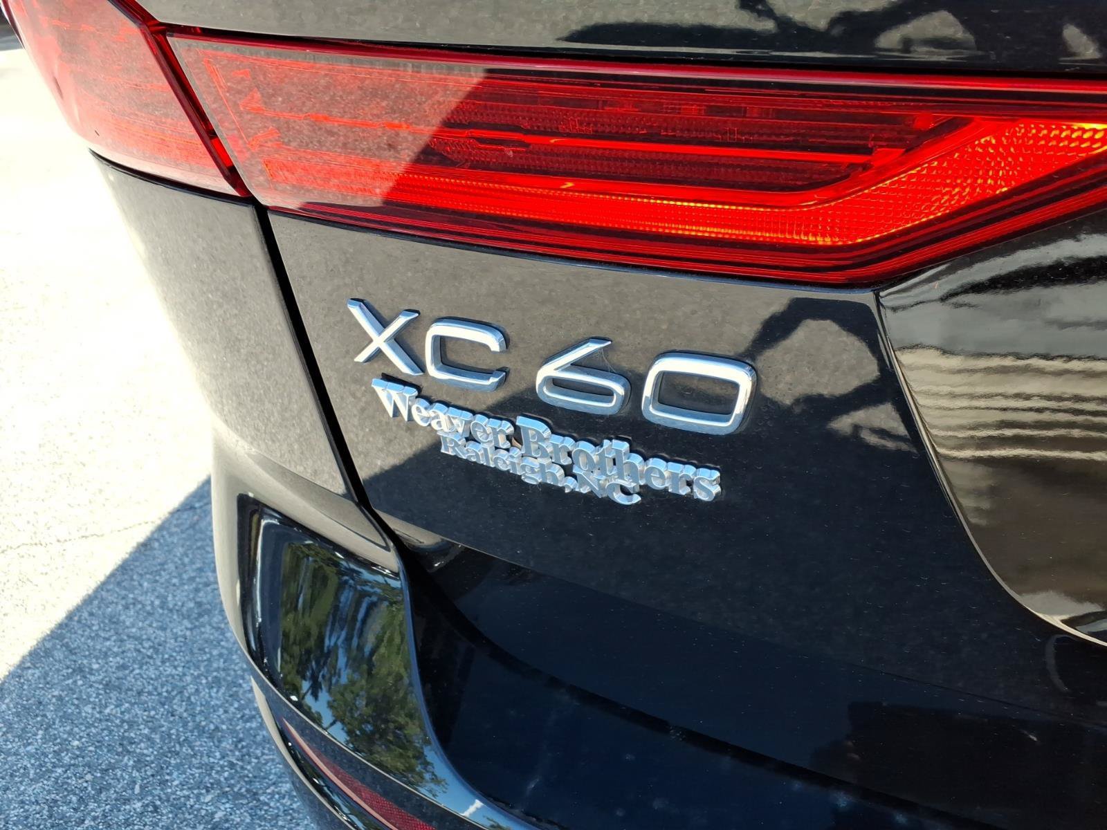 Used 2022 Volvo XC60 B5 Inscription w/ Advanced Package AWD/4WD image 5