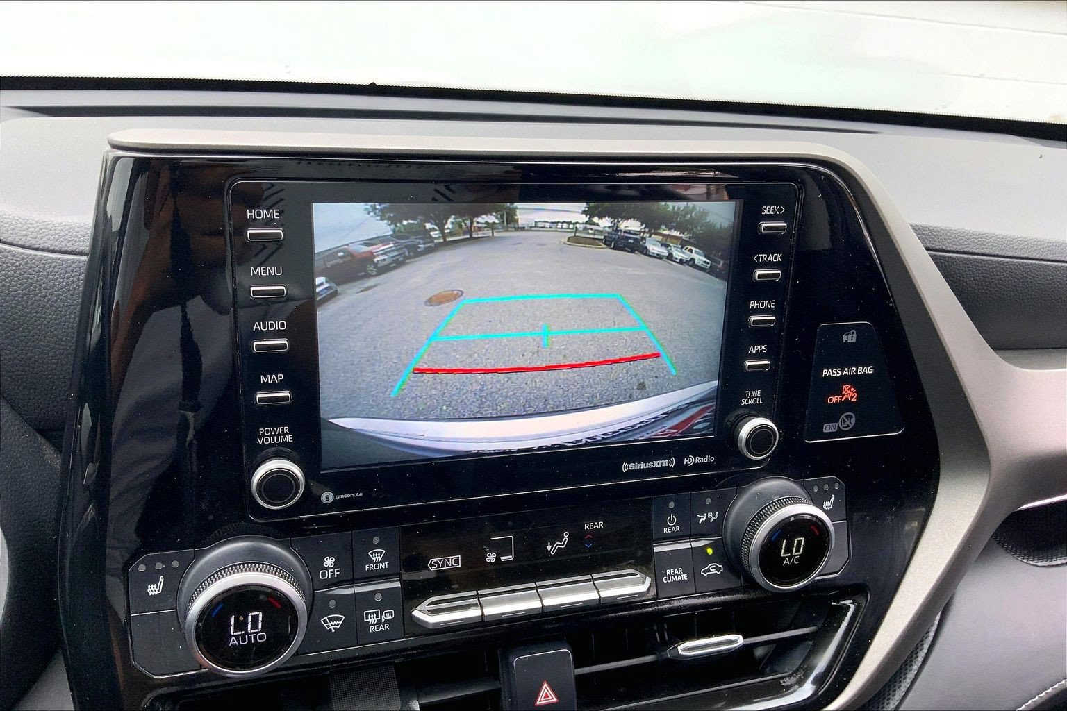 Used 2021 Toyota Highlander XLE FWD image 26