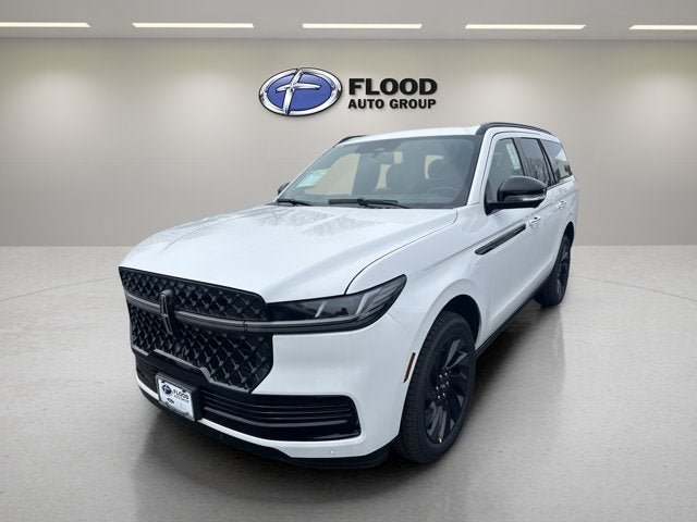 New 2026 Lincoln Navigator Reserve w/ Jet Appearance Package AWD/4WD image 3