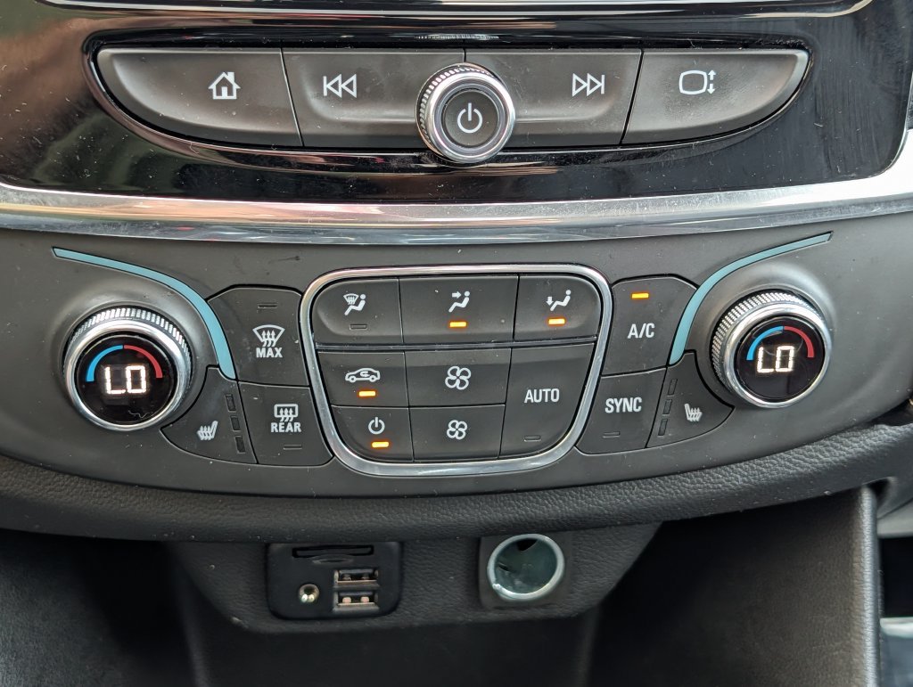 Used 2023 Chevrolet Traverse LT w/ LT Premium Package AWD/4WD image 23
