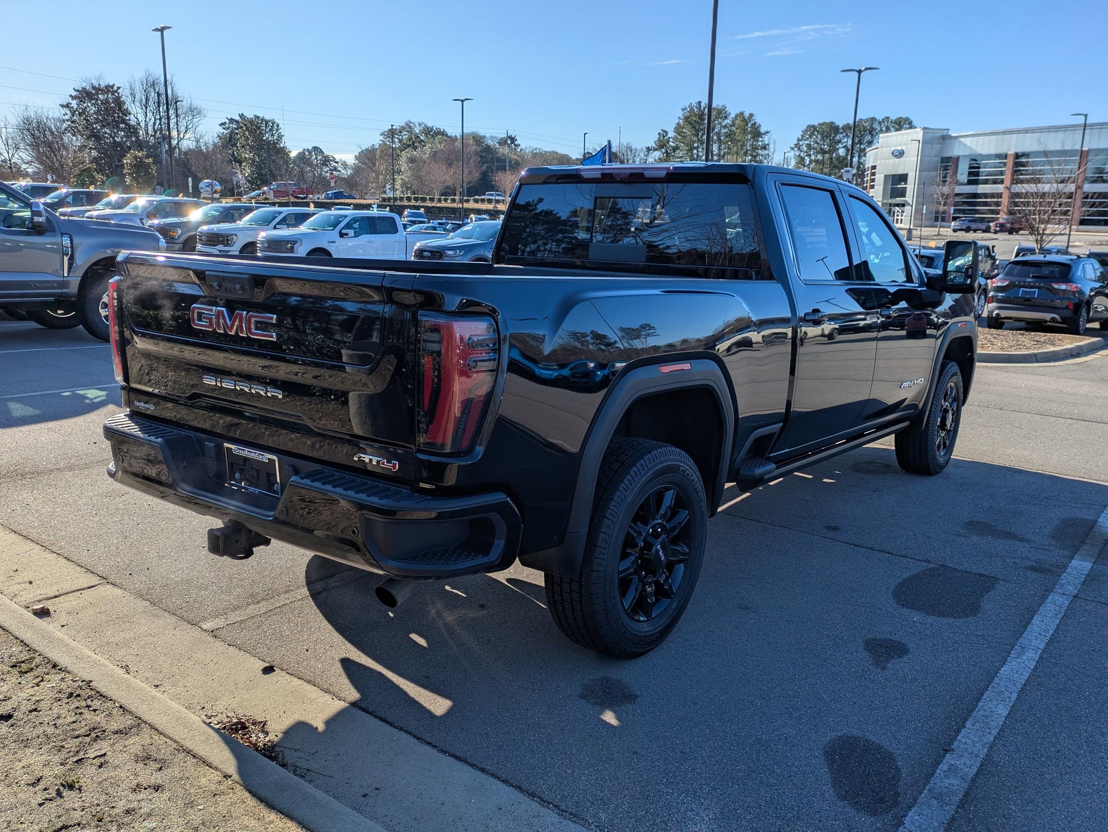 Used 2024 GMC Sierra 2500 AT4 w/ AT4 Premium Plus Package image 4