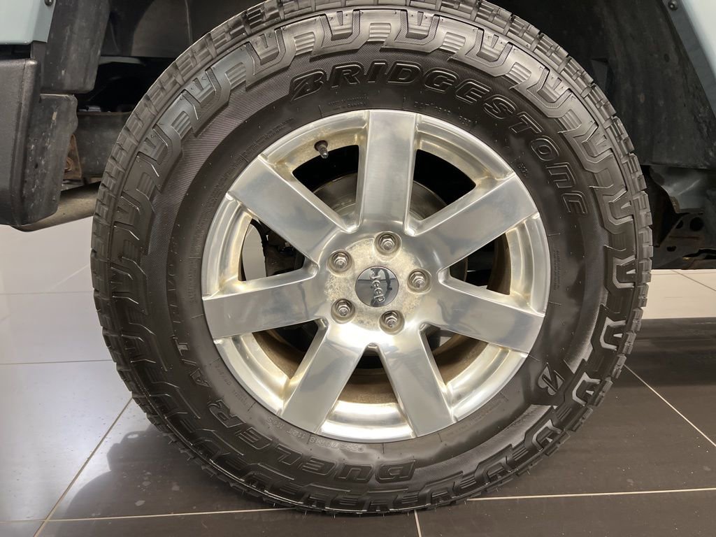 Used 2015 Jeep Wrangler Unlimited Sahara w/ Connectivity Group AWD/4WD image 7