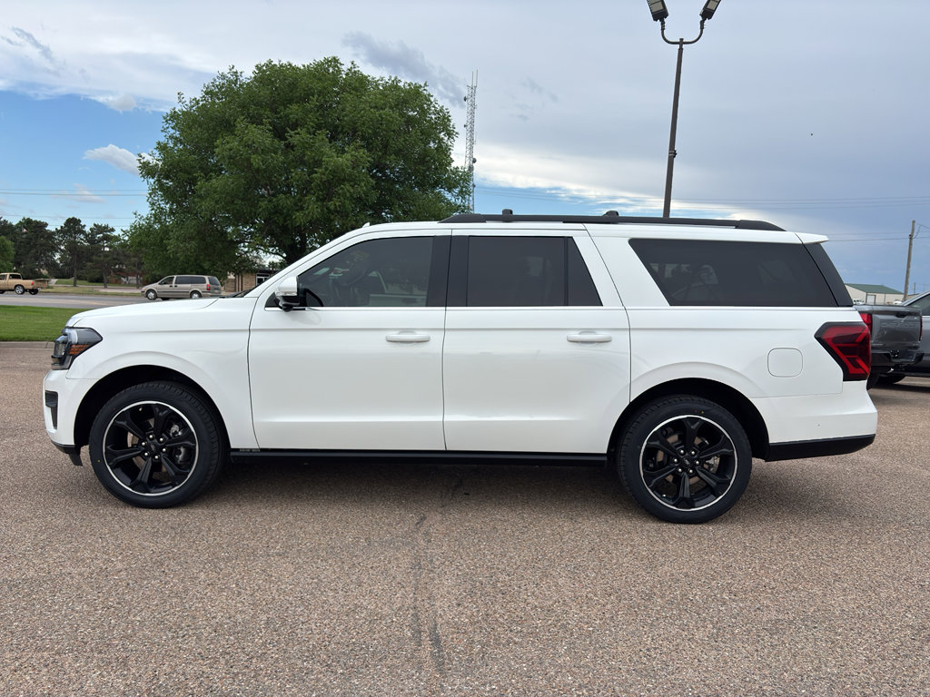 Used 2023 Ford Expedition Max Limited AWD/4WD image 5