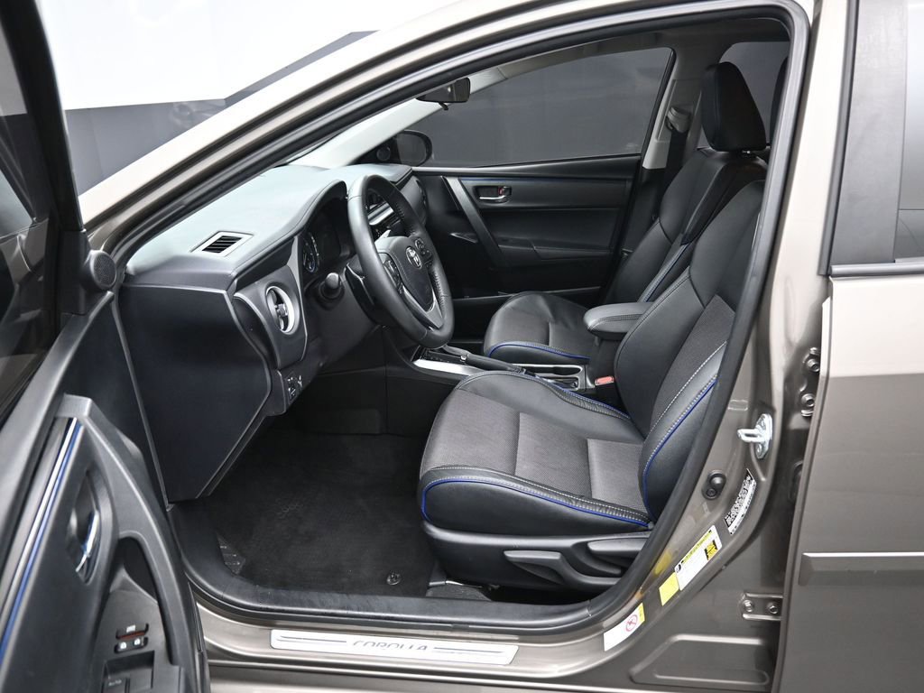 Used 2017 Toyota Corolla SE w/ SE Premium Package image 9