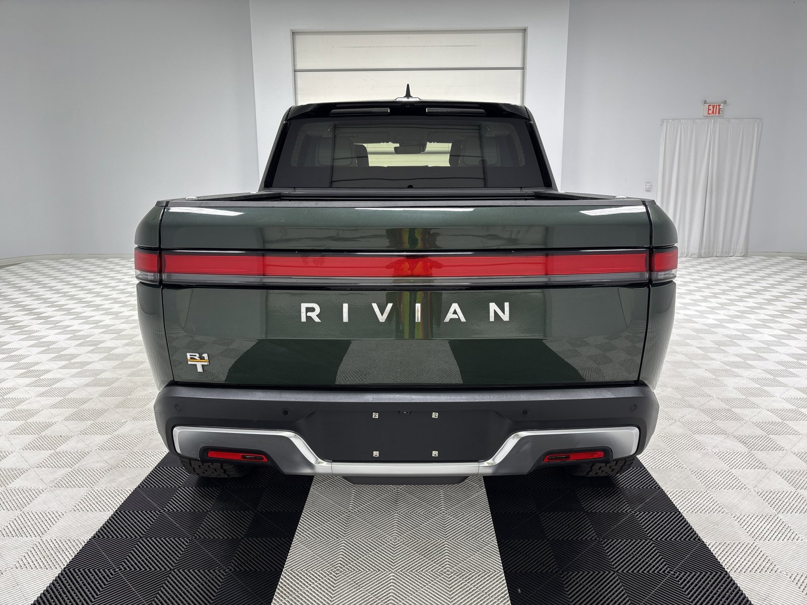 Used 2023 Rivian R1T Adventure image 4