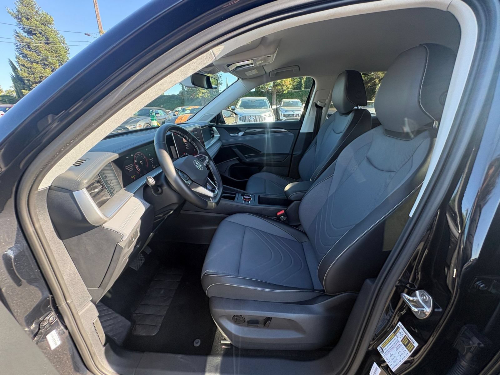 Used 2026 Volkswagen Tiguan SE AWD/4WD image 28