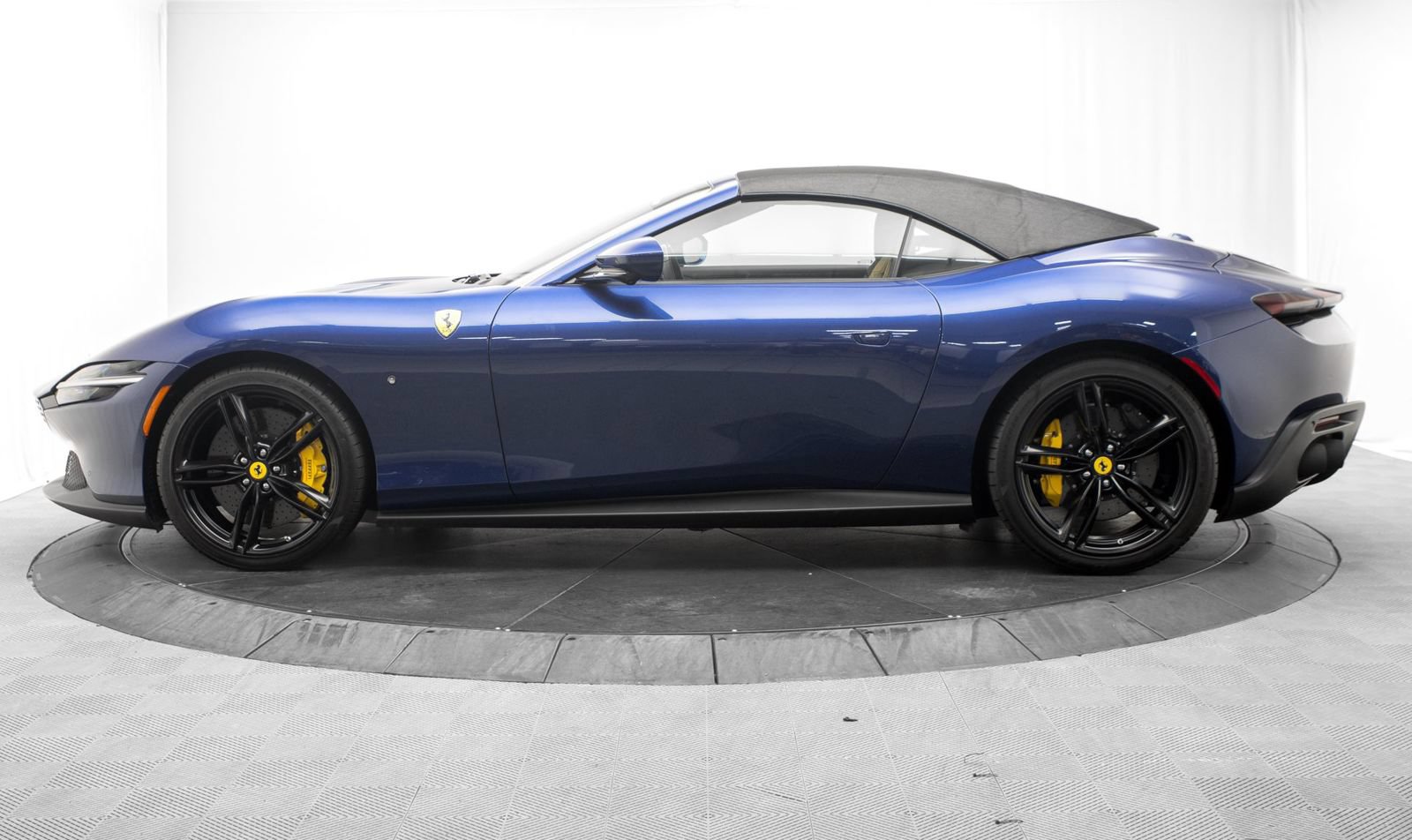 Used 2025 Ferrari Roma Spider RWD image 14