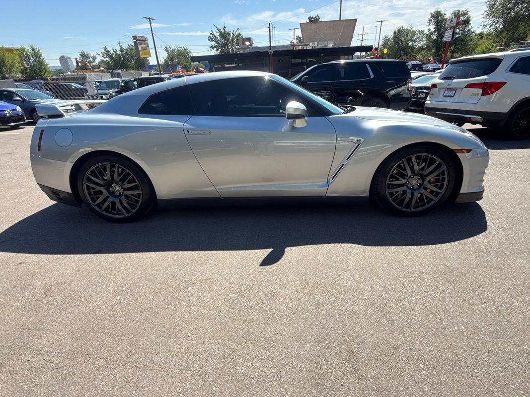 Used 2016 Nissan GT-R Premium AWD/4WD image 8