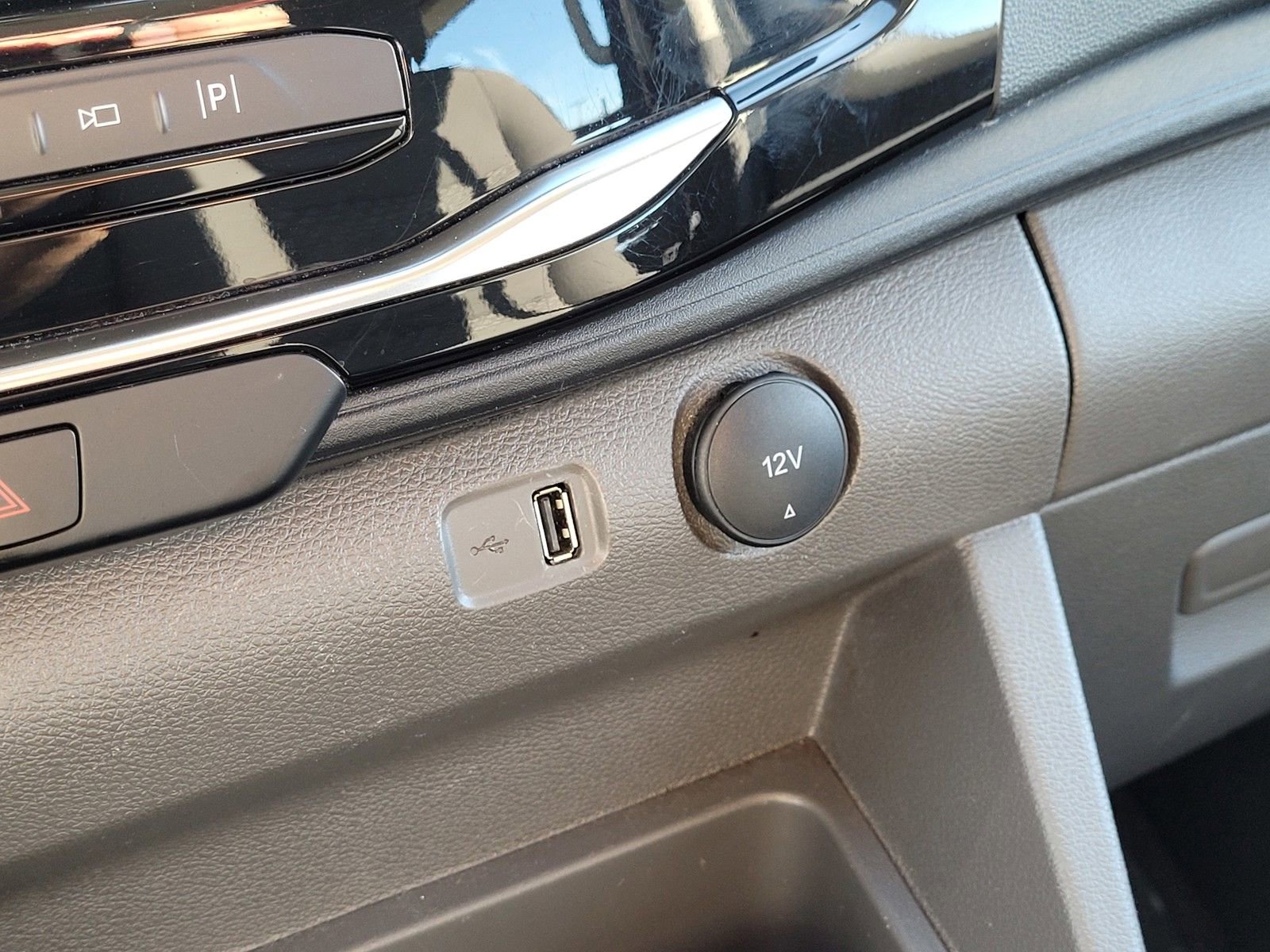 Used 2023 Ford Transit 350 XLT image 25