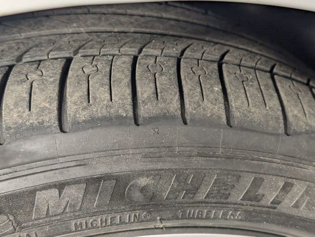 Used 2018 Chevrolet Malibu Premier w/ Premier Sun and Wheel Package FWD image 9