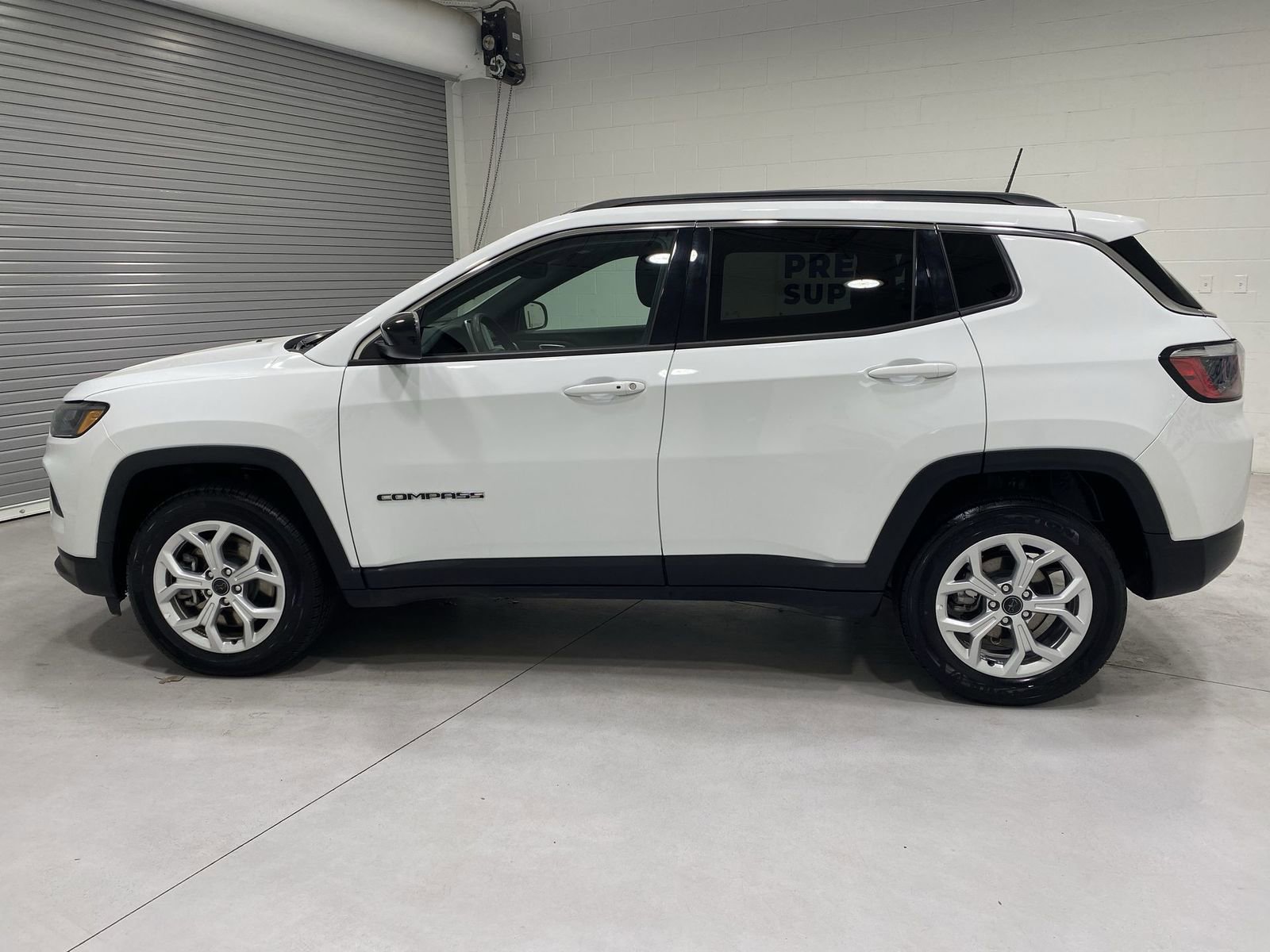 Used 2025 Jeep Compass Latitude image 5